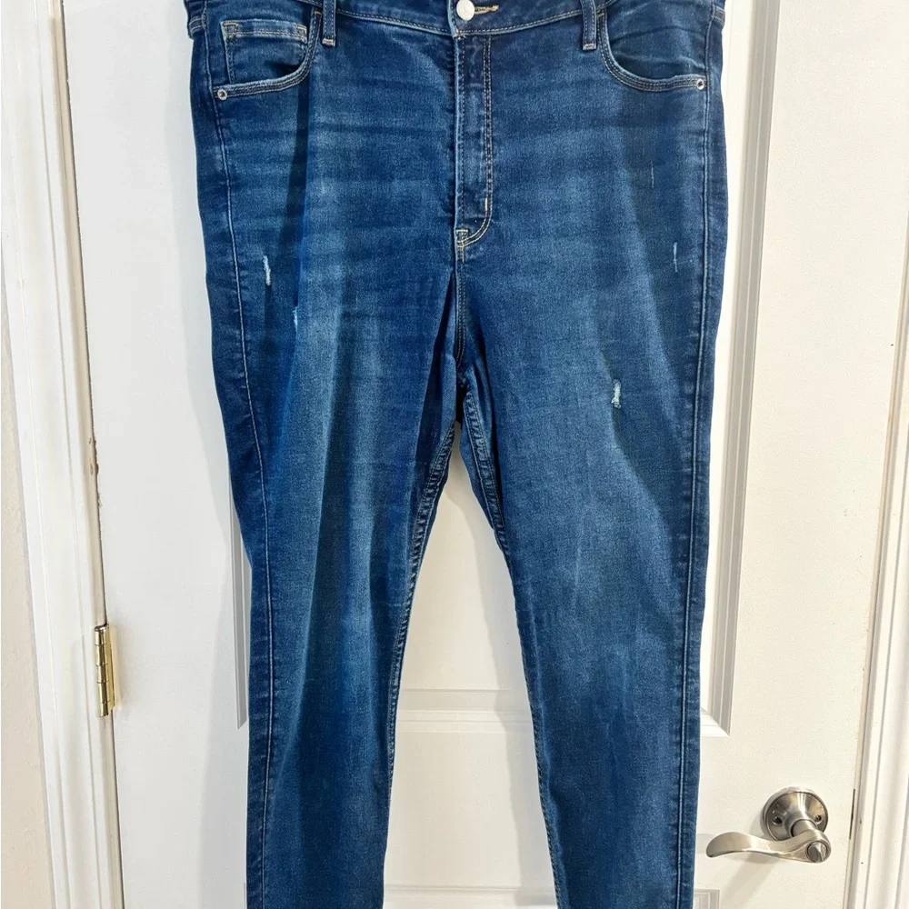 Old Navy Women's 360• Stretch Extra High Rise Rockstar Super Skinny Raw Hem Jean - Picture 2 of 7